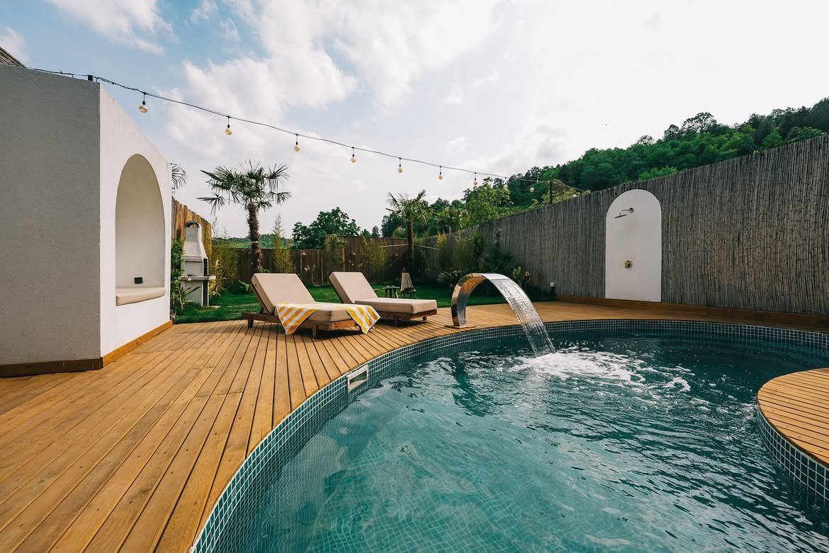 Fethiyebungallov havuzu ve bahçesi